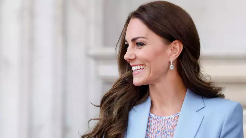 Kate Middleton, reminiscent of Princess Diana, struggles with her role in the royal family