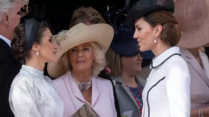 Camila politely reminds Kate and Queen Maxima of the Netherlands to stop talking at an important royal event.