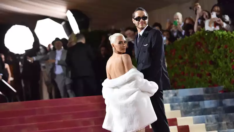 Pete Davidson dyes his hair platinum to match Kim Kardashian's, and fans are outraged.