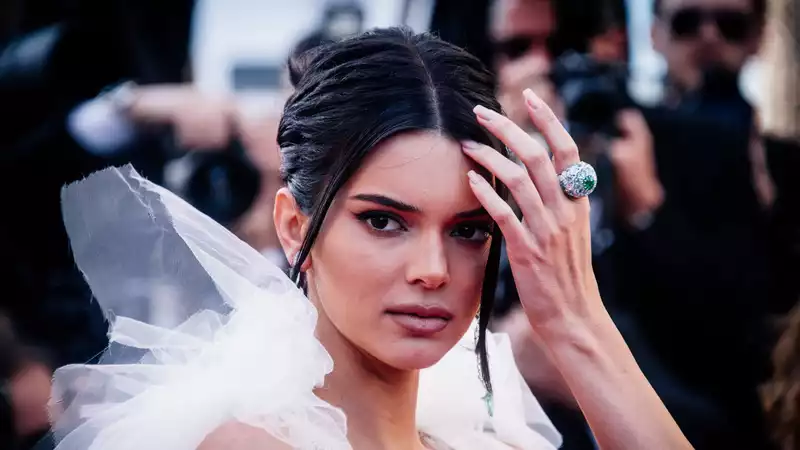 Kendall Jenner tries walking up and down stairs in a tight dress.