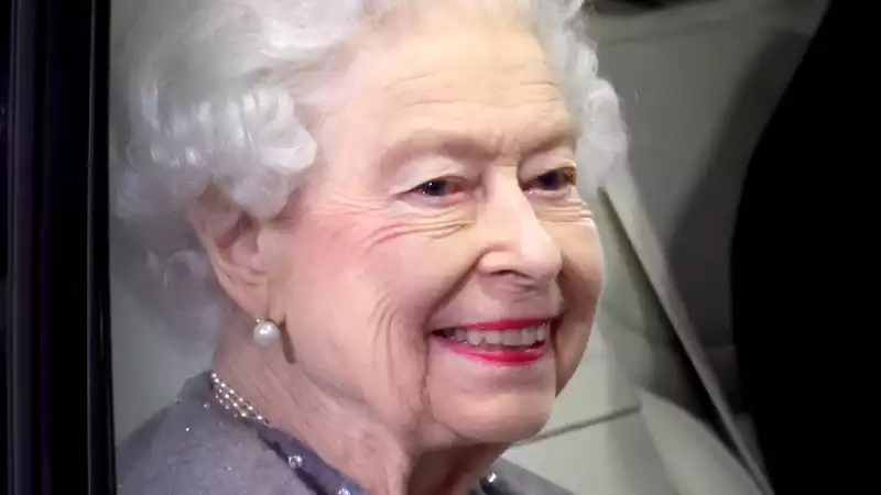 Queen reworks lipstick at first Jubilee appearance.