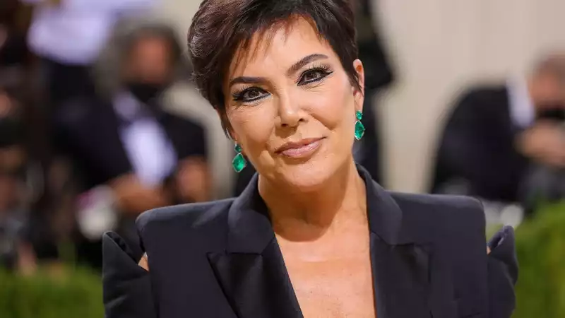 Kris Jenner shows off the "luxury" of her $20 million mansion in "The Kardashians".