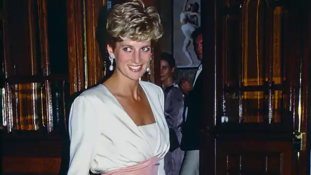 Princess Diana never wore heels over 2 inches during her marriage for Prince Charles' ego.