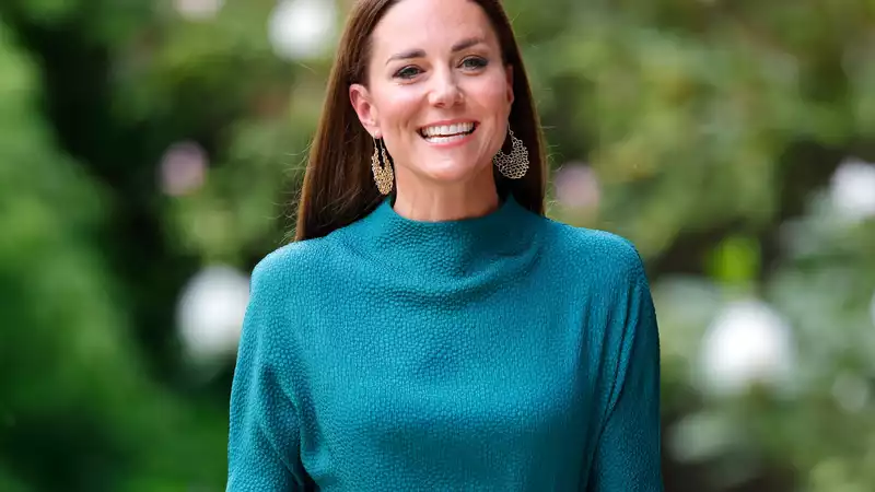 Kate Middleton shines in jewel green as she receives design award on behalf of the Queen