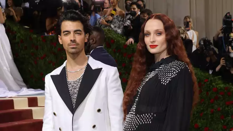 Sophie Turner and Joe Jonas are Coolest Parents at the Met Gala