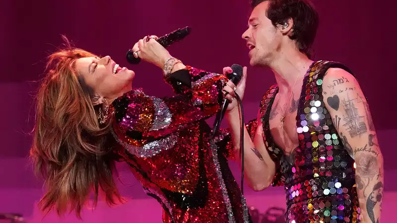 Shania Twain Reveals Harry Styles Taught Her "Men Are Trash" at Coachella