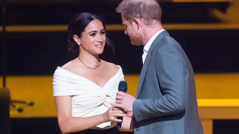 Meghan Markle consoles Prince Harry as he watches the Invictus Games.