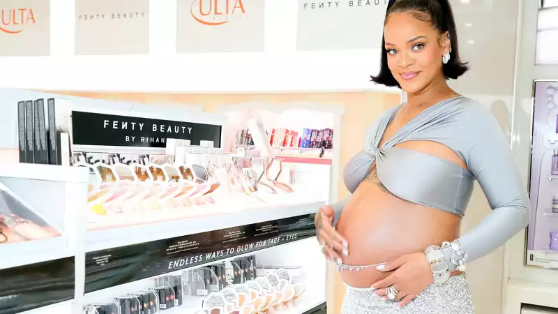 Rihanna Redefines "What's Right for Pregnant Women" with Maternity Style