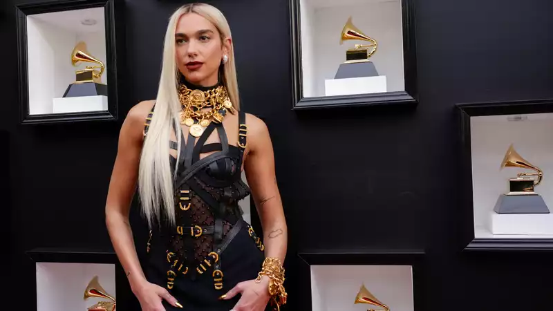 Dua Lipa, Ice Blonde Goddess at the Grammy Awards