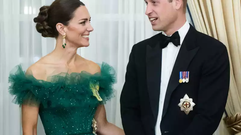 Kate Middleton sparkles in an emerald green ball gown on the last night of her trip to Jamaica.