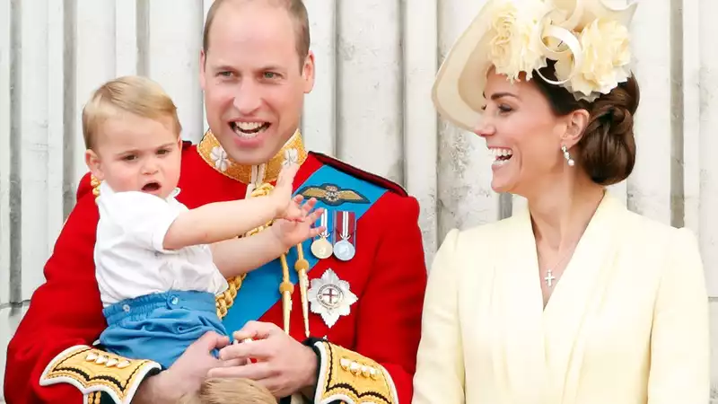 Prince Louis and Prince William spotted walking their puppy in Kensington Gardens