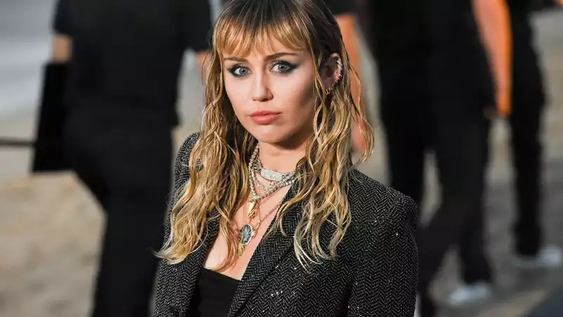 Miley Cyrus, plane "safe" after being struck by lightning in South America.