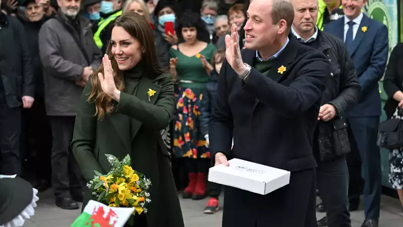 Kate Middleton and Prince William perform the cutest ritual with their children before embarking on their journey.