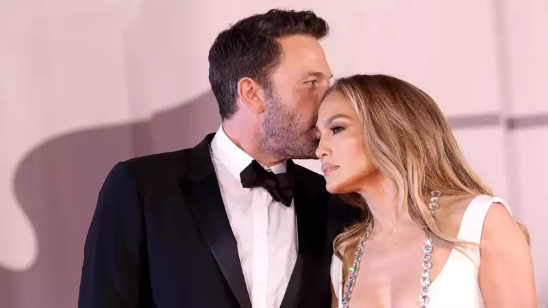 Jennifer Lopez and Ben Affleck "Positive" on Engagement, Jennifer Garner "Happy" for Ex-Girlfriend, Sources Say