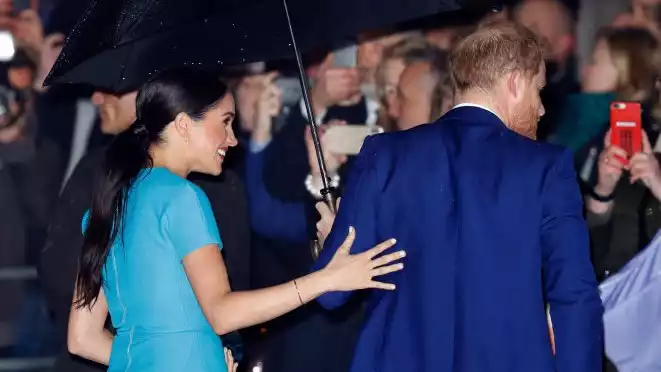 The silent gesture Meghan Markle uses to get Prince Harry to stop speaking in public.