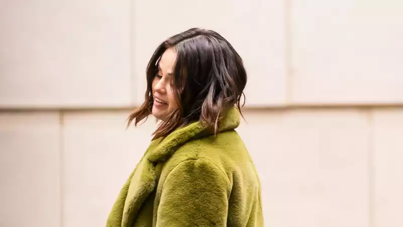 Selena Gomez's cozy green coat is a cold winter dream