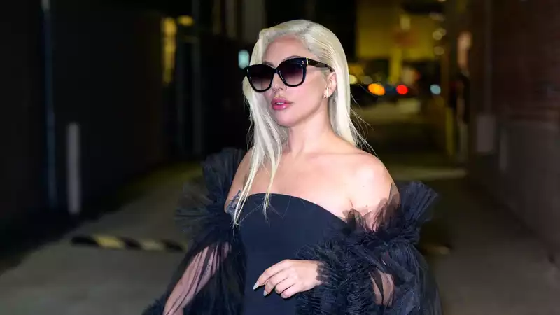 Lady Gaga in dramatic tulle sleeves for "Jimmy Kimmel Live"