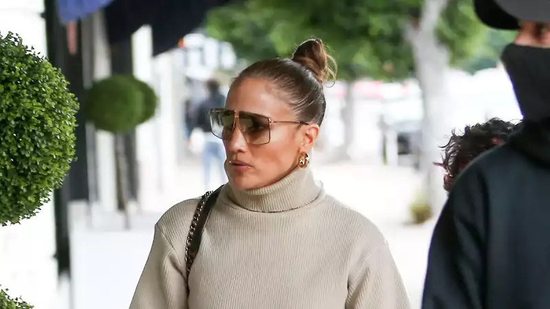 Jennifer Lopez nails L.A. hippie chic style while out with daughter Emme