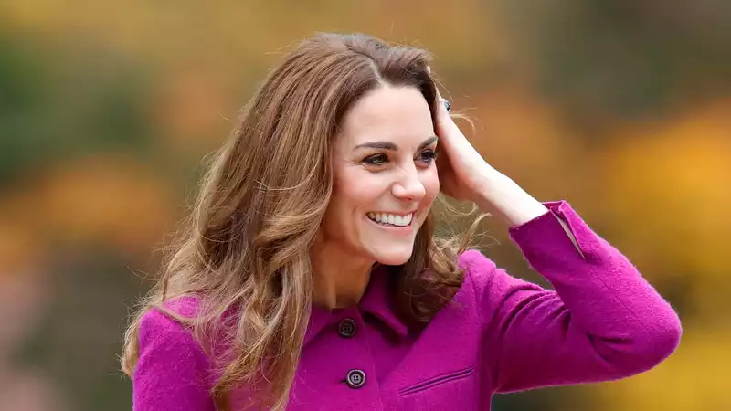 Kate Middleton's Birthday Portrait Represents "Flapping Wings" to Become Queen, Body Language Expert Says