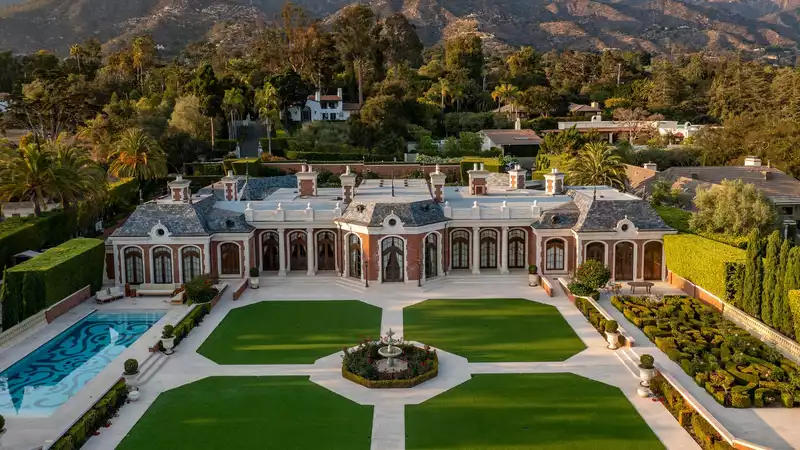 You can be Harry and Meghan's neighbors at "California Versailles."