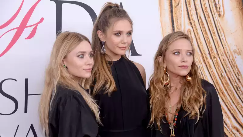 Mary-Kate and Ashley aren't the only siblings of Elizabeth Olsen.