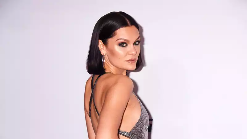 Jessie J posts nearly naked Instagram video with hilarious caption