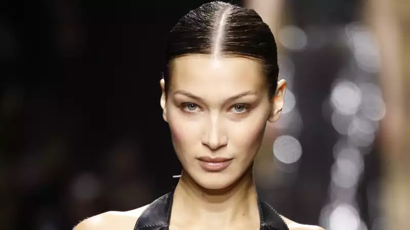 Bella Hadid's Bold Platinum Pixie Cut Gives Her Hairstyle a Makeover