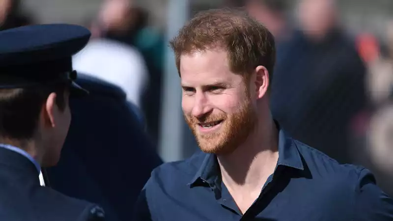 Prince Harry is seen quietly volunteering at a veterans' charity.