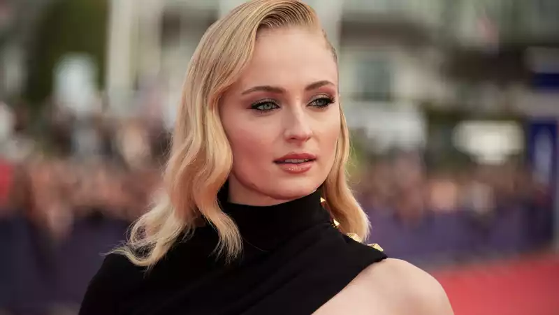 Sophie Turner casually reveals daughter Willa's birthday with a new necklace.