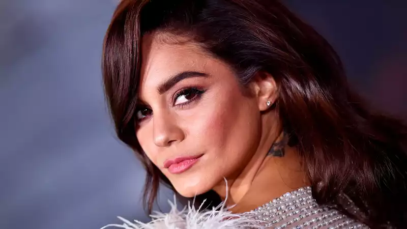 Vanessa Hudgens transforms her hair into a super chic bob