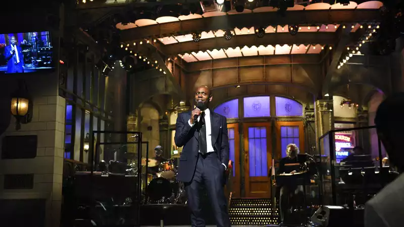 Dave Chappelle gets very serious about the state of the country in his "SNL" monologue.