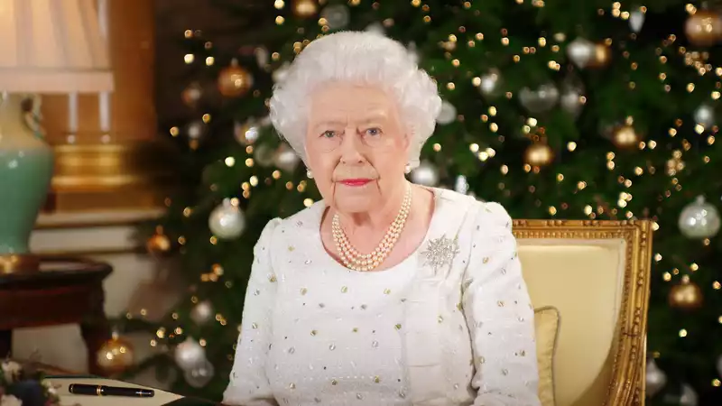 Queen spends about $40,000 on Christmas gifts each year