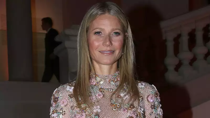 Gwyneth Paltrow's Daughter Apple Reacts Best to Mother's Nude Photos