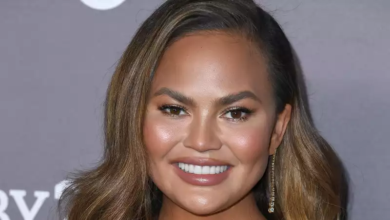 Pregnant Chrissy Teigen posts ultrasound photo of "cute strong boy"