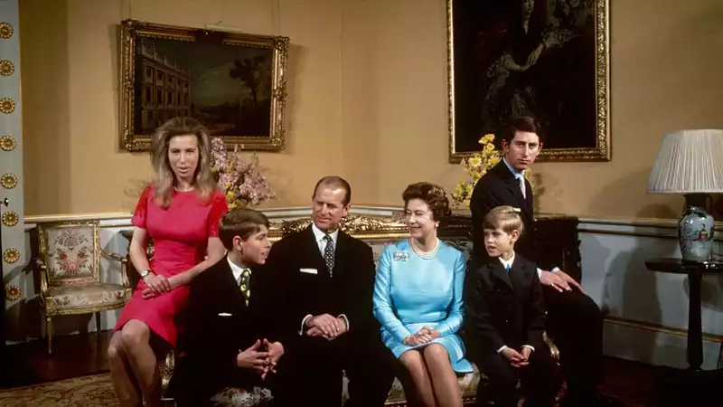 Body Language Expert Analyzes Queen Elizabeth's Relationship with Children