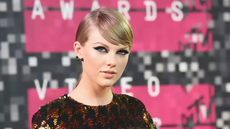 Taylor Swift hits President Trump for "fanning the fires of white supremacy and racism"