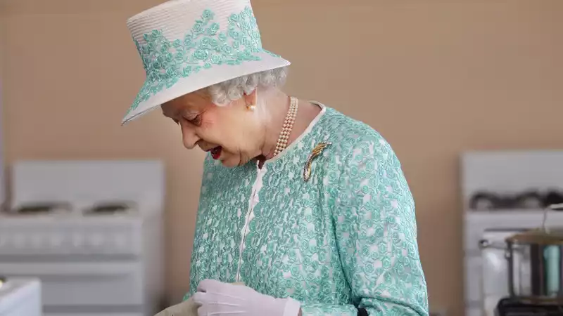 Queen Elizabeth's pastry chefs share their royal-approved scone recipe