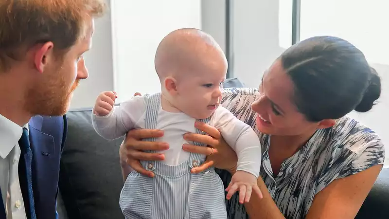 Meghan Markle presents Archie with a smash cake for his first birthday.