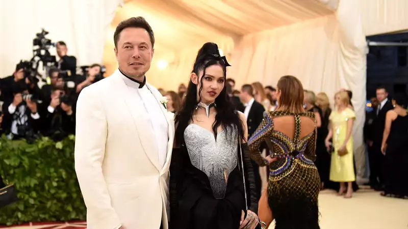 Elon Musk explains how he and Grimes pronounced their child's name "X" to "A-12".