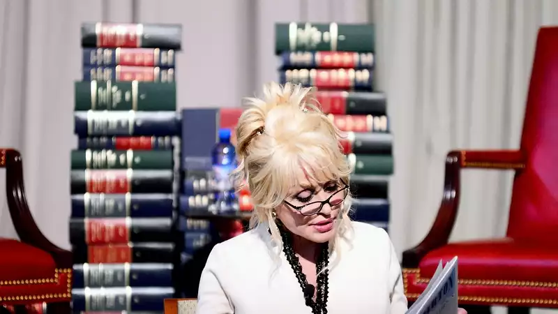 Dolly Parton Reads Bedtime Stories in New YouTube Series