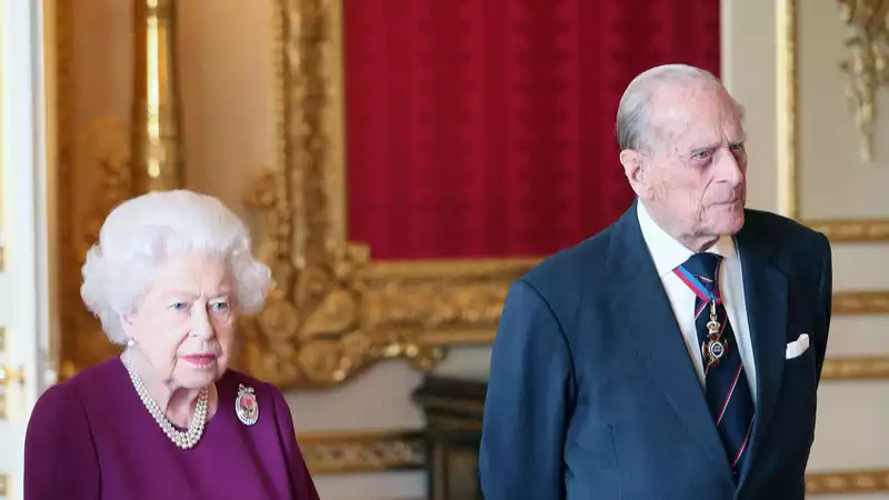 Former Buckingham Palace Doctor Discusses Royal Family's Coronavirus Preparedness