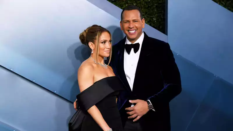 Jennifer Lopez, Alex Rodriguez, and Their Kids Try Cute Dancing on TikTok