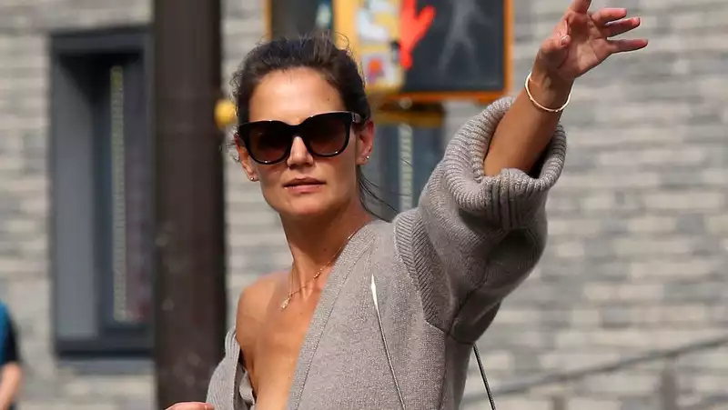 Katie Holmes Wears Cashmere Bra Because She "Wasn't Feeling Sexy"