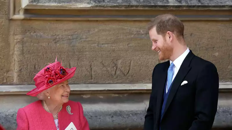 Prince Harry and the Queen "heart to heart" before the final round of their engagement.