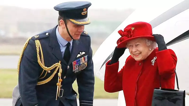 Queen of England hires official helicopter pilot