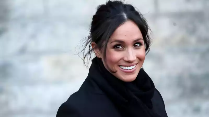 Meghan Markle watches ballet with her dolls in this sweet 2013 clip.