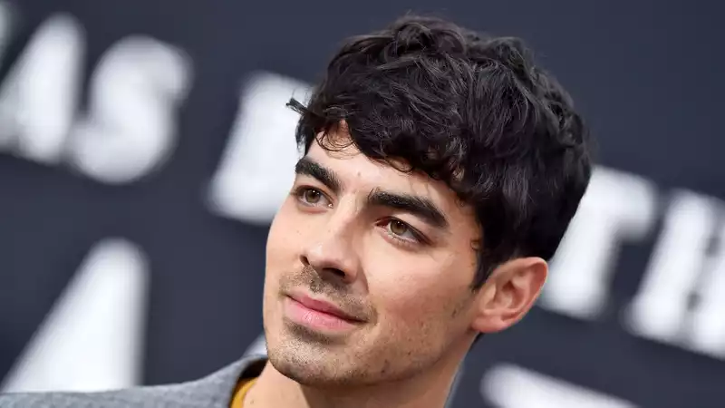 Joe Jonas and Luis Capaldi in Berlin wearing lederhosen and eating sausages