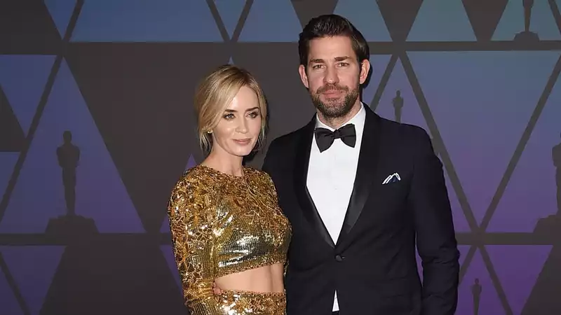 John Krasinski and Emily Blunt invite two strangers on a double date.