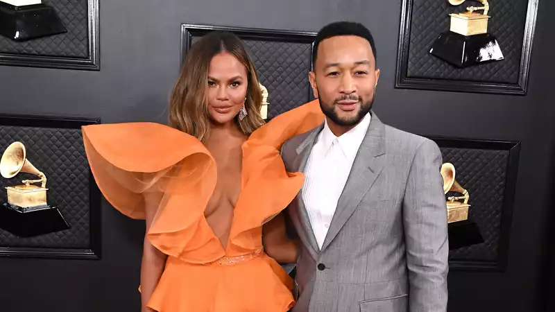 Chrissy Teigen and John Legend recreate the infamous "90 Day Fiancé" scene.