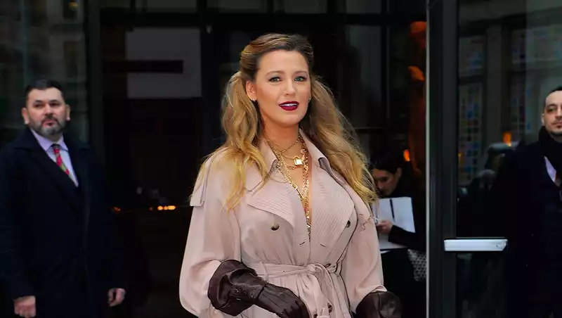 Blake Lively Gives Vintage Femme Fatale Vibe in New York City